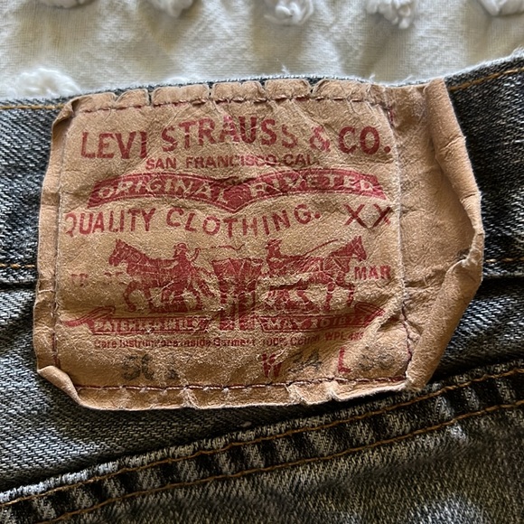 Vintage 501 Levi’s 34” waist button fly cut off jean shorts - Picture 3 of 3